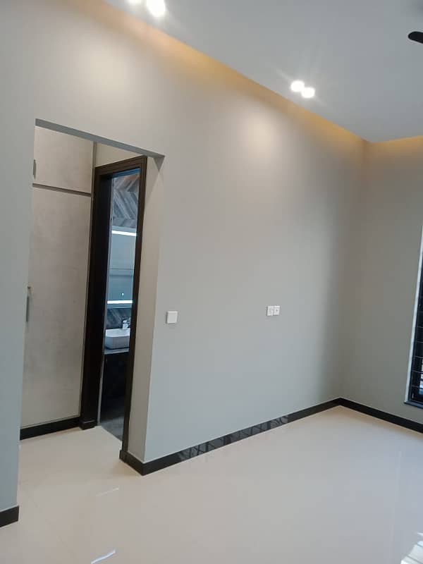 10 Marla Brand New Oppen Basement Available For Rent 1