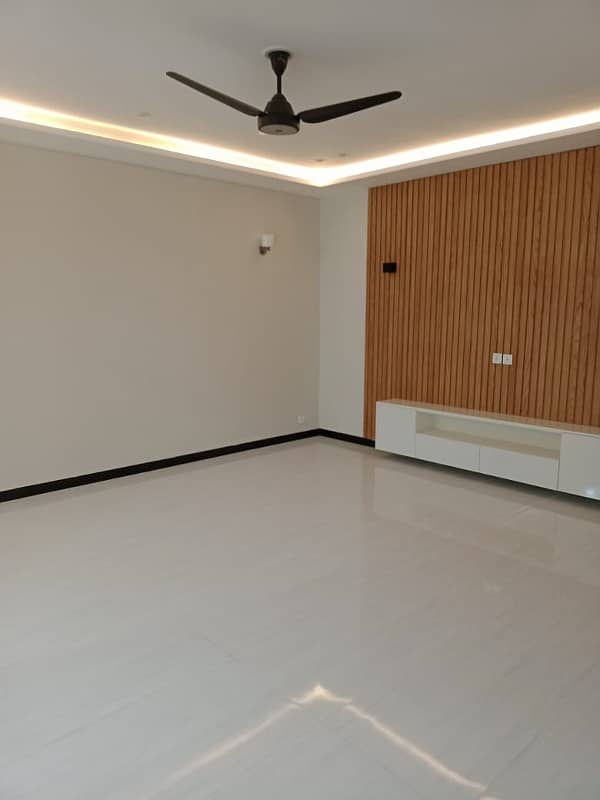 10 Marla Brand New Oppen Basement Available For Rent 3