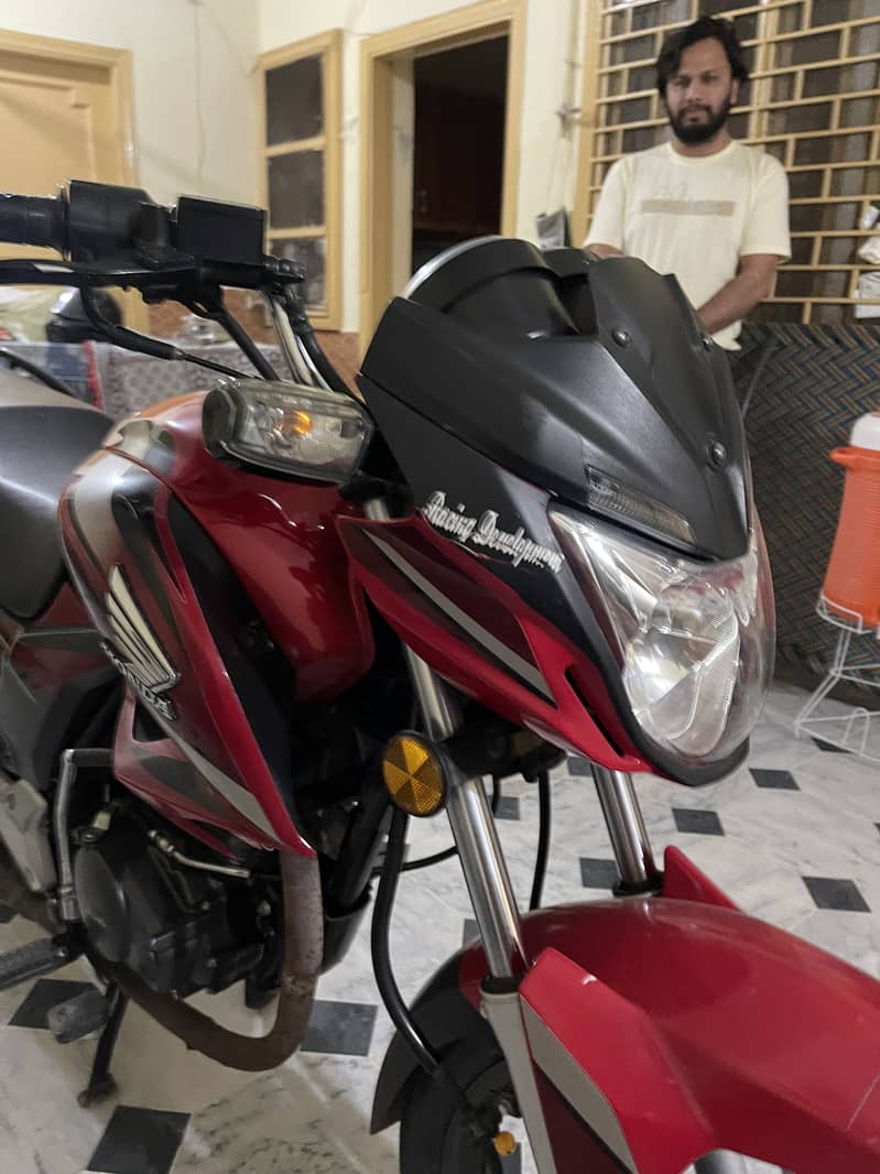 Honda CBR 150R 2018 5