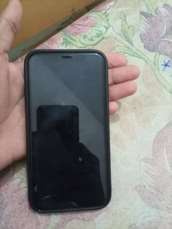 Used IPhone 11 non pta water pack 5