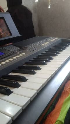 Yamaha PSR S670 professional keyboard. 0304 6126451