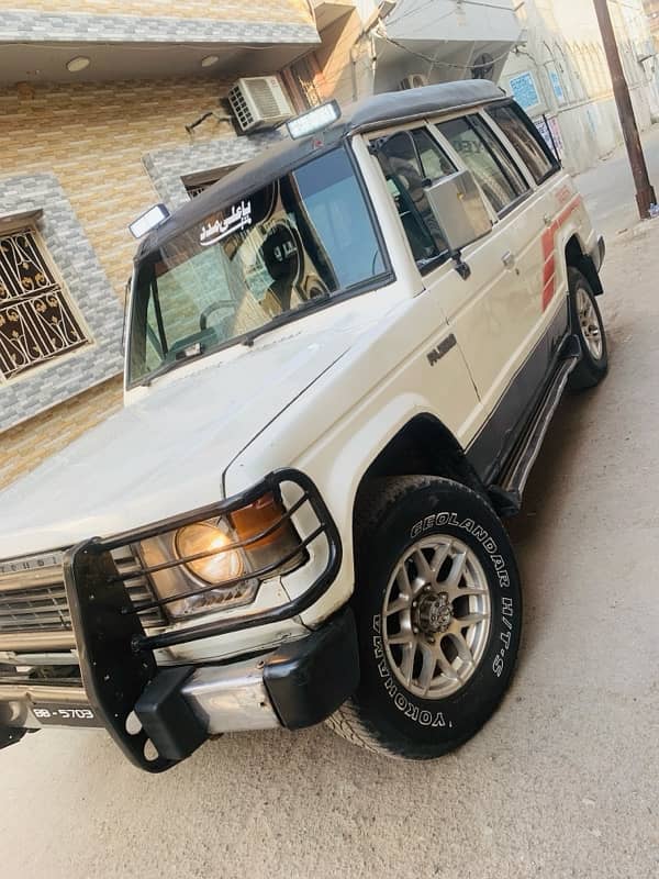 Mitsubishi Pajero 1989 2