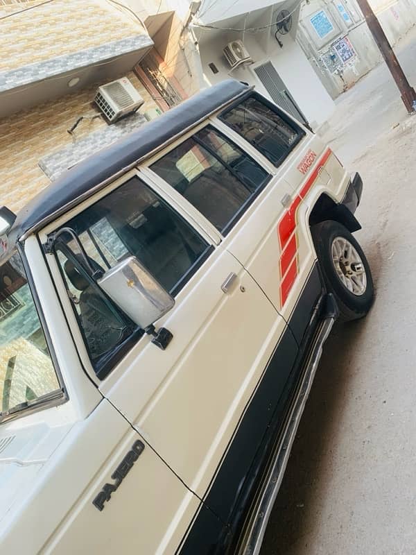 Mitsubishi Pajero 1989 3