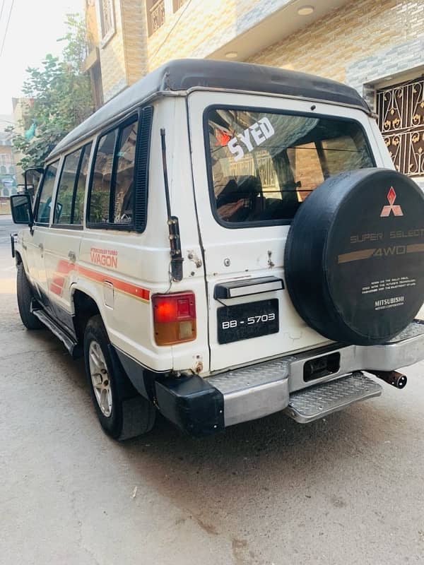 Mitsubishi Pajero 1989 5