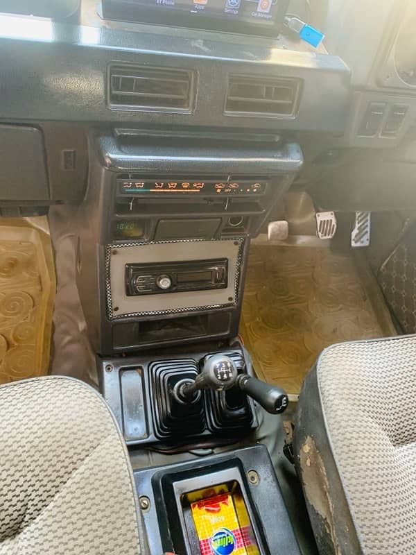 Mitsubishi Pajero 1989 7