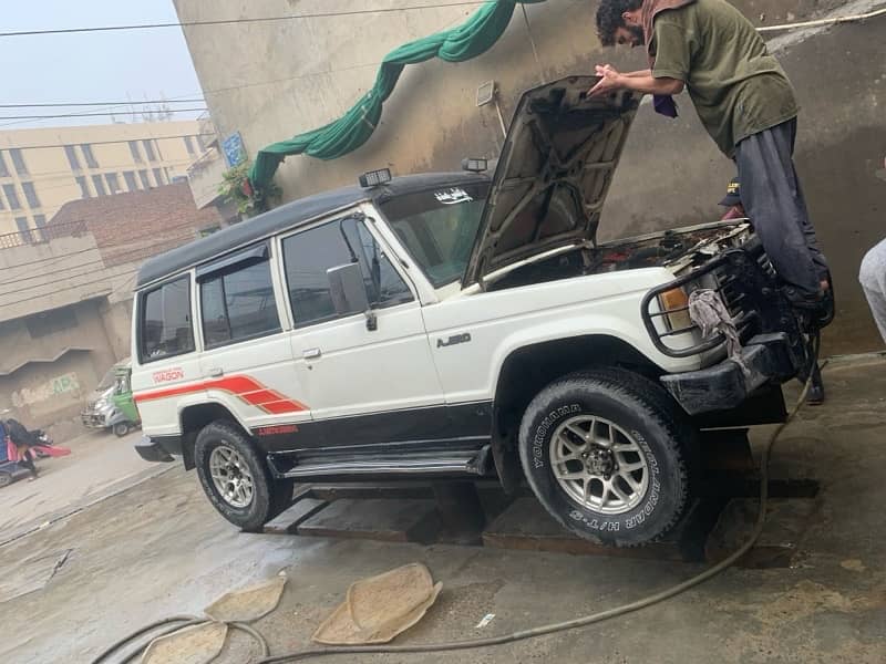 Mitsubishi Pajero 1989 12