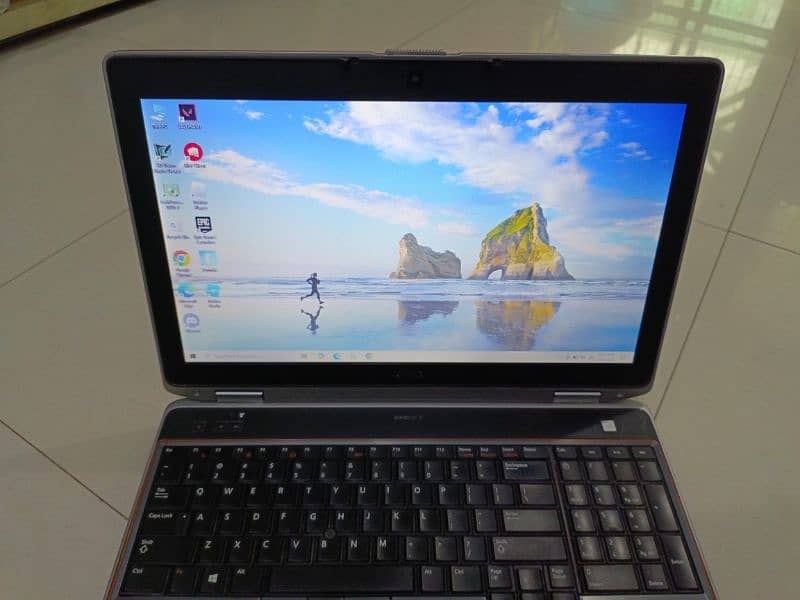 Laptop Dell couri7 12/250GB 0