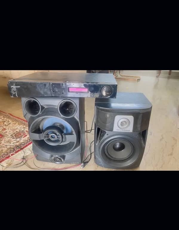 speakers with CD player 1