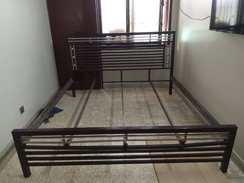 Iron bed 0