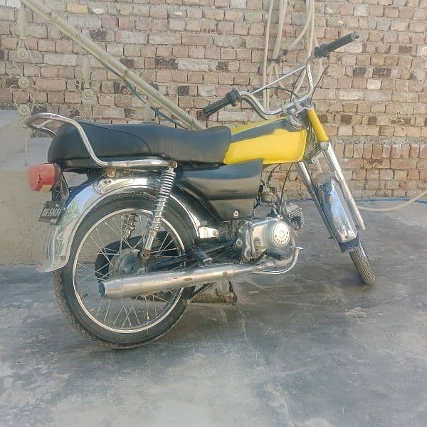 This bike is totally one handed good condition tyres engine are good 2