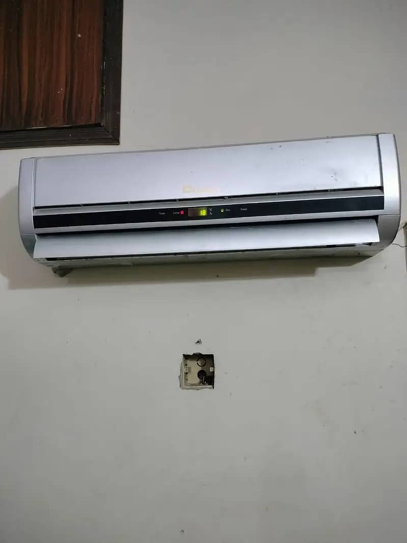 1 Ton Chill Split AC Dawlance in good running condition 0