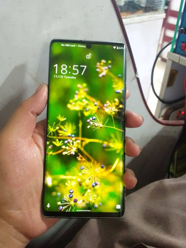 AQUOS R6 NON PTA 1