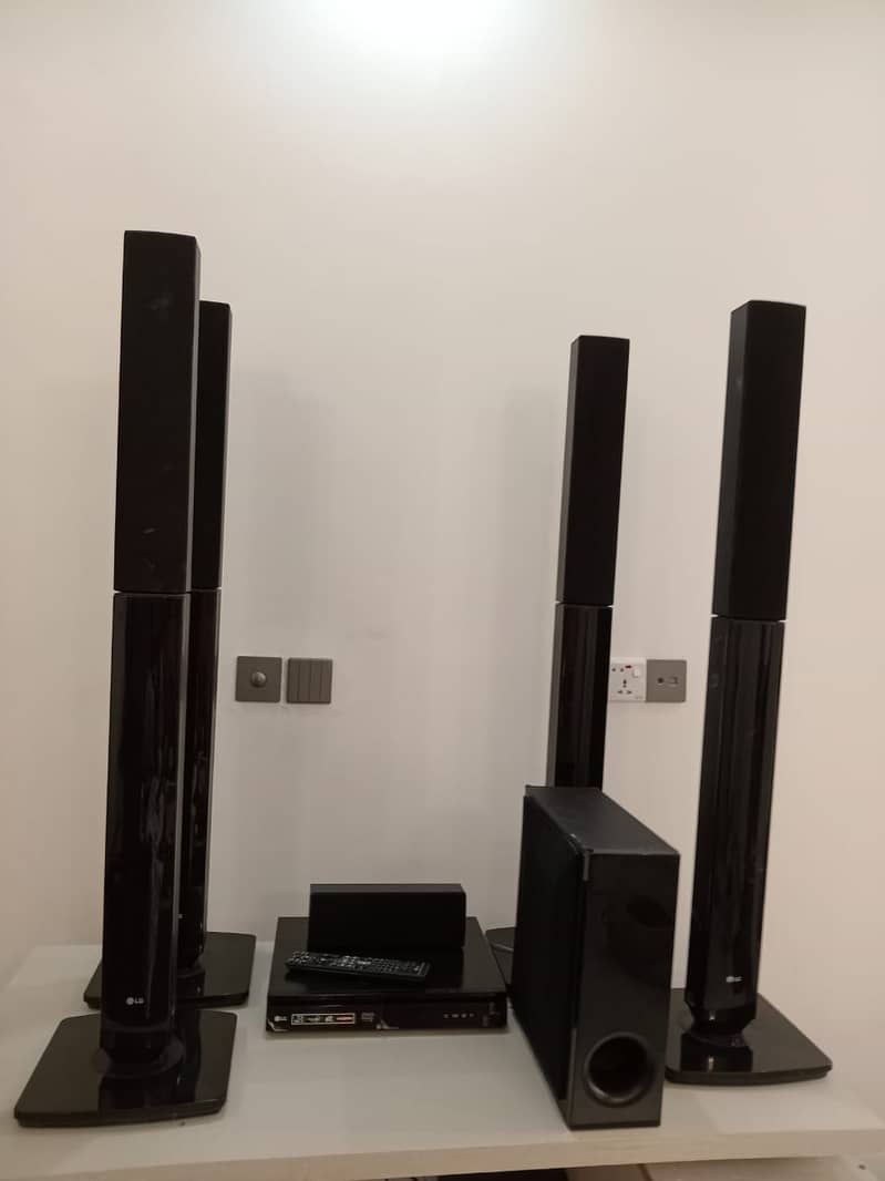 LG Home Theater 5,1 Channels 1000watts 3