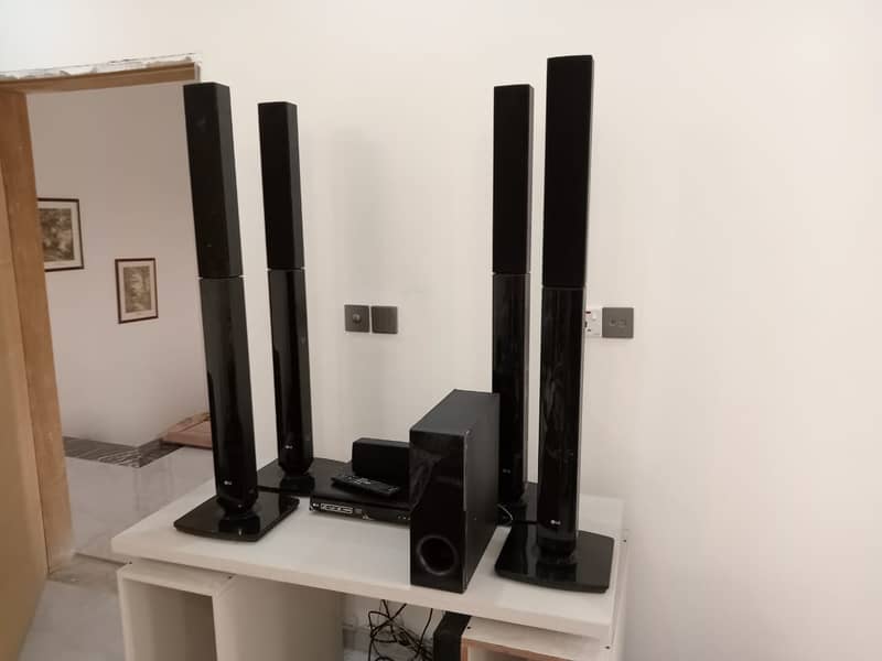 LG Home Theater 5,1 Channels 1000watts 5