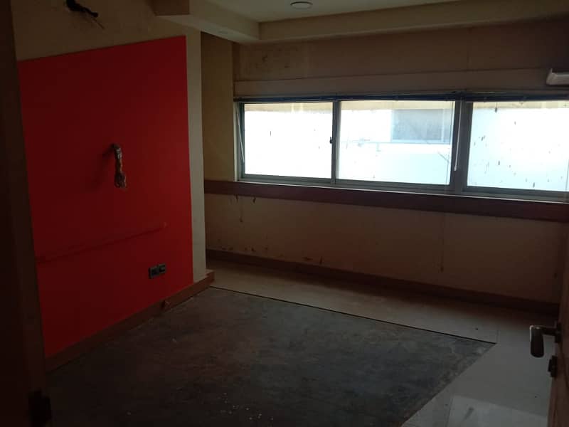 Office for Rent in DHA - Rs. 90,000 3