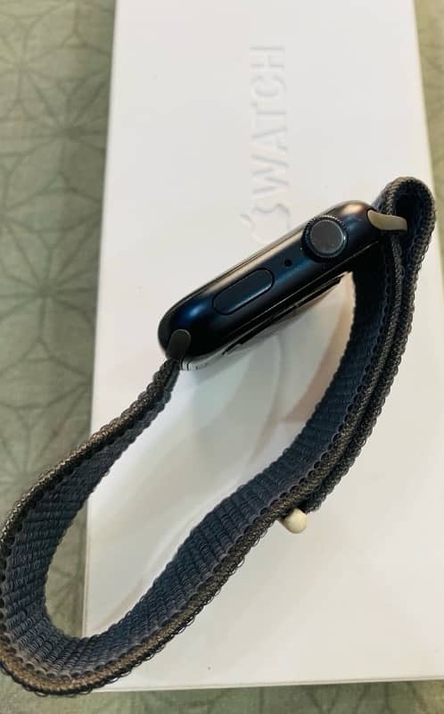 Apple Watch Series 9 ( Midnight, 45mm)-Like New, Boxed & 2 months used 6