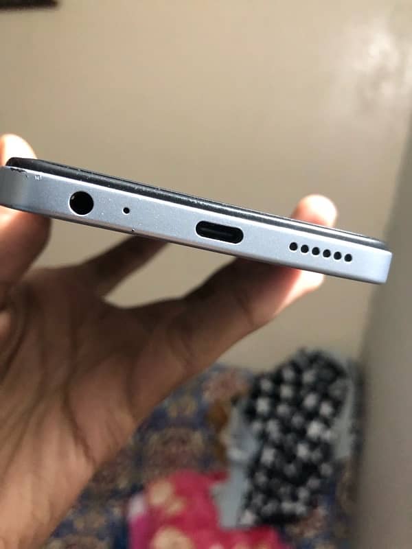 infinix smart 8 RAM4+4 GB 64 3