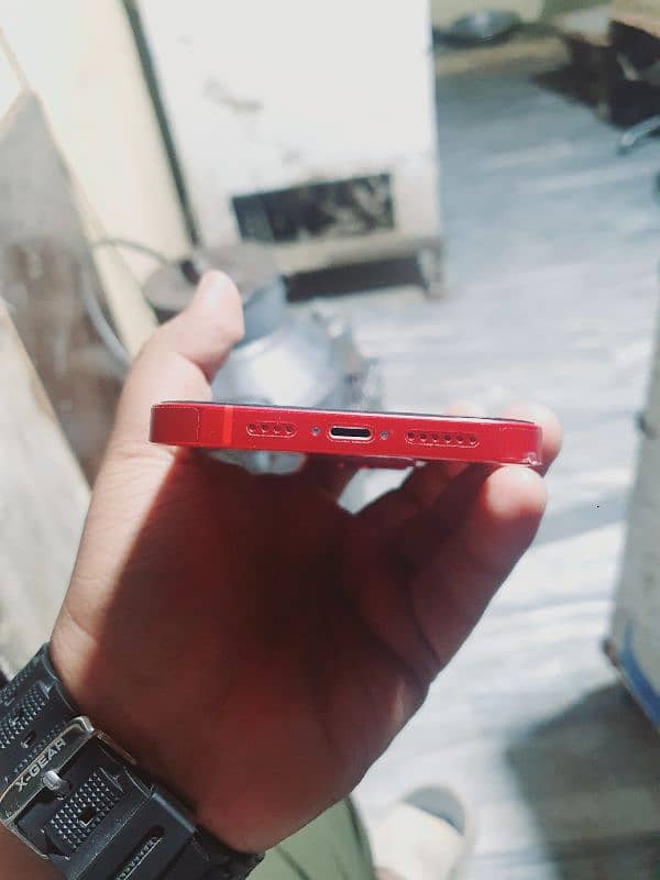 Apple iphone 14 plus (Red Product) 5