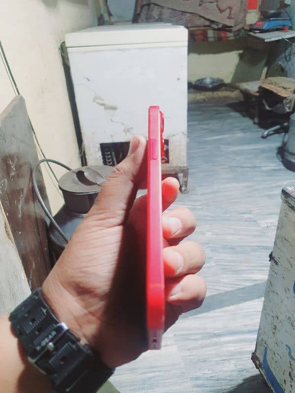 Apple iphone 14 plus (Red Product) 7