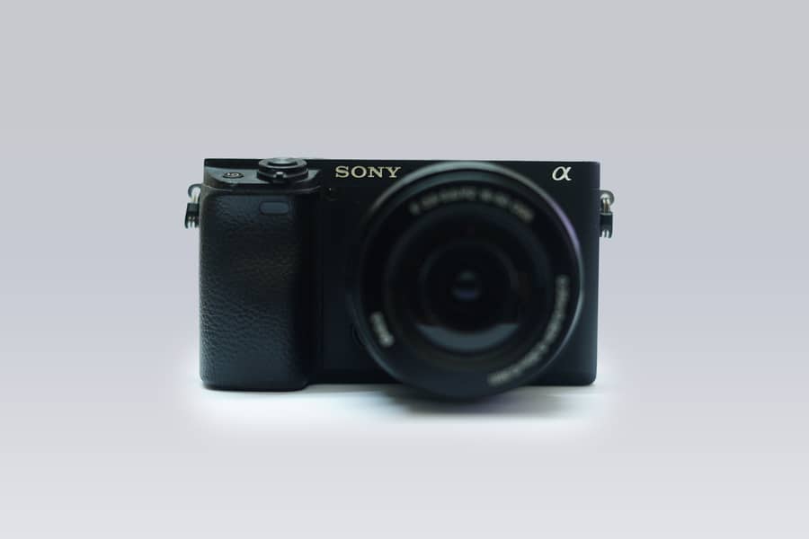 Sony A6400 Mirrorless Camera, with sony 16-50mm, Low Shutter Count! 2