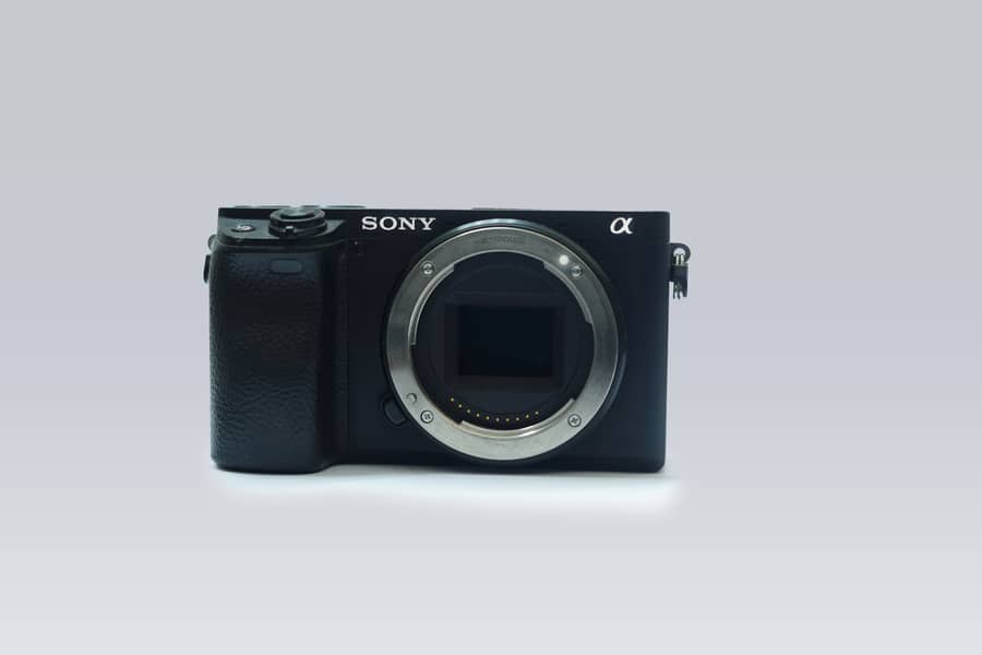 Sony A6400 Mirrorless Camera, with sony 16-50mm, Low Shutter Count! 4