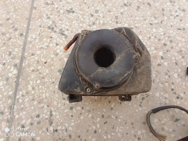 Suzuki gs 150 parts complete cylinder Airbox and back carrier 2