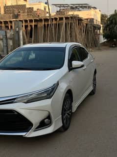 Toyota Corolla Altis GRANDE 1.8 MODEL 2019 /19 ONLY 2  pcs touchup