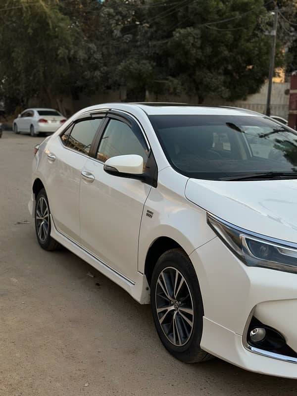 Toyota Corolla Altis GRANDE 1.8 MODEL 2019 /19 ONLY 2  pcs touchup 1