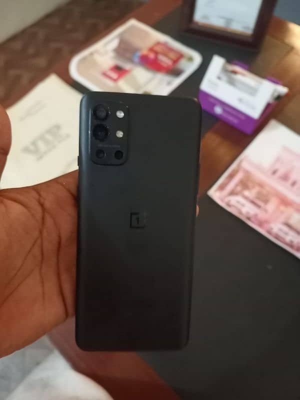 OnePlus 9r 1