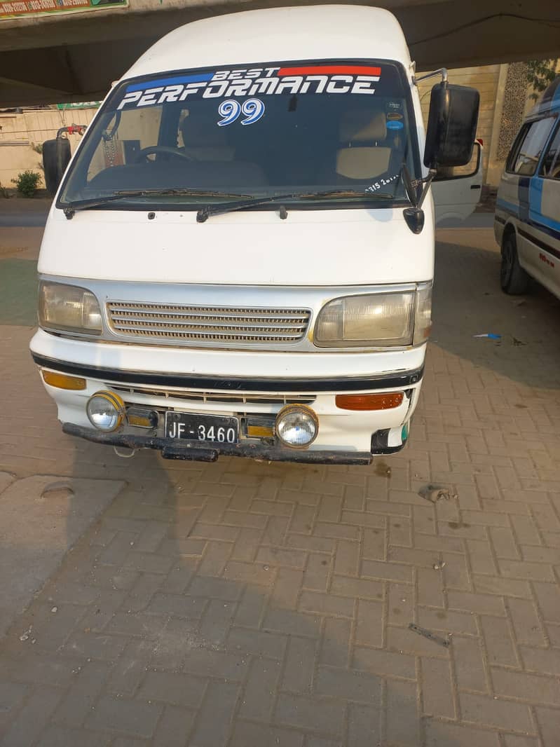 TOYOTA HIACE 1