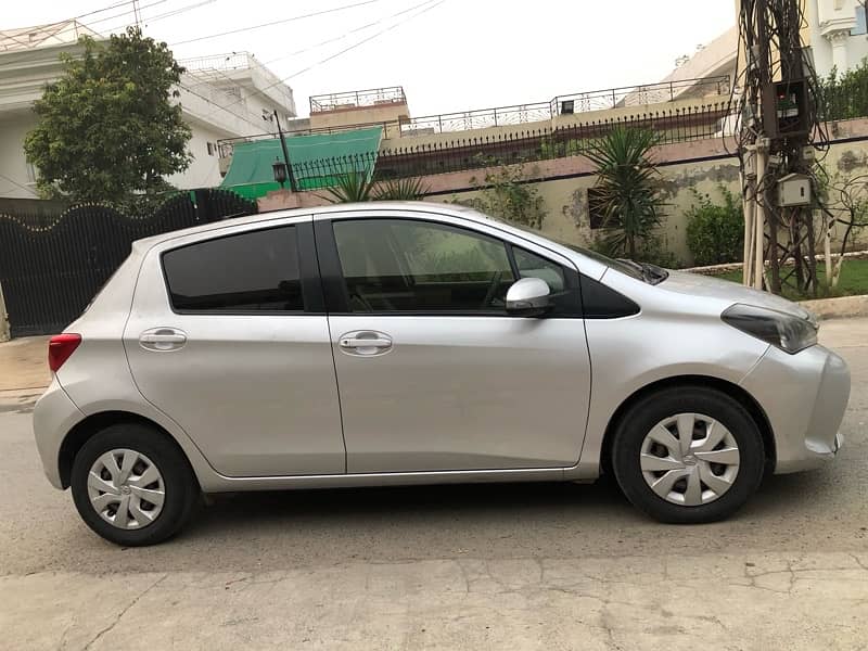 Toyota Vitz F 1.0 8