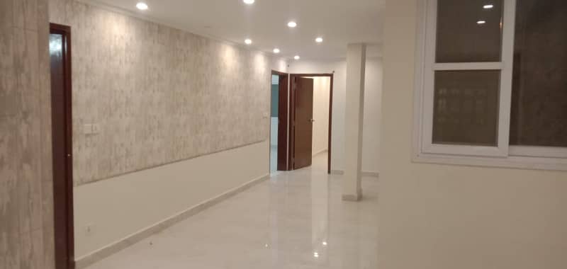 main road huge car parking 504 sq yards G+1 newly renovated near Naheed super market 1