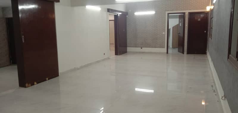 main road huge car parking 504 sq yards G+1 newly renovated near Naheed super market 16