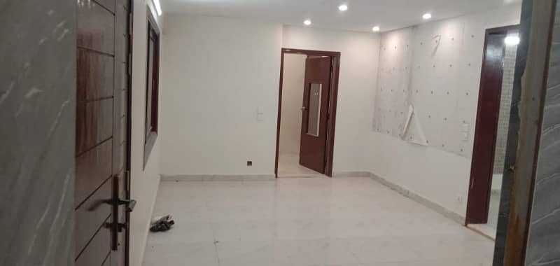 main road huge car parking 504 sq yards G+1 newly renovated near Naheed super market 17