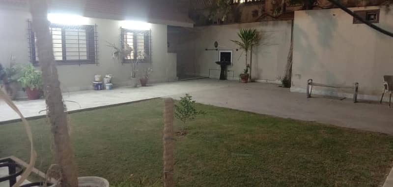 main road huge car parking 504 sq yards G+1 newly renovated near Naheed super market 22