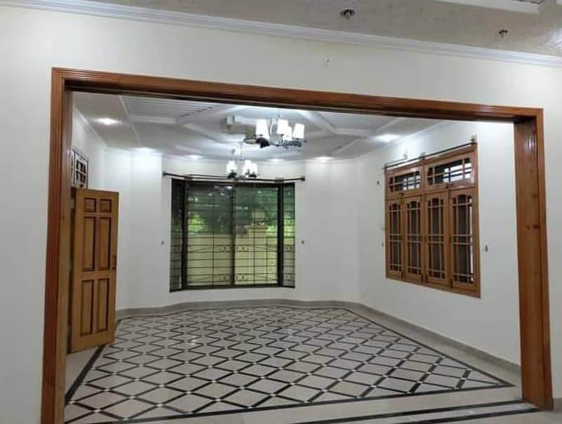 Beautiful kanal ground portion available for rent in g11 Islamabad at maine double road, 3 bedrooms with bathrooms, drawing, dining, TVL, car porch, All miters separate and gate separate, near to markaz. 4