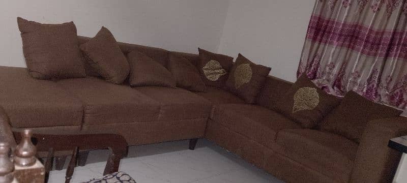 L shaped Sofa with 8 cusions 0