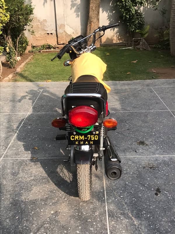 Honda 125  neat condition available 3