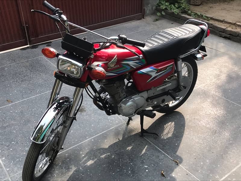 Honda 125  neat condition available 5