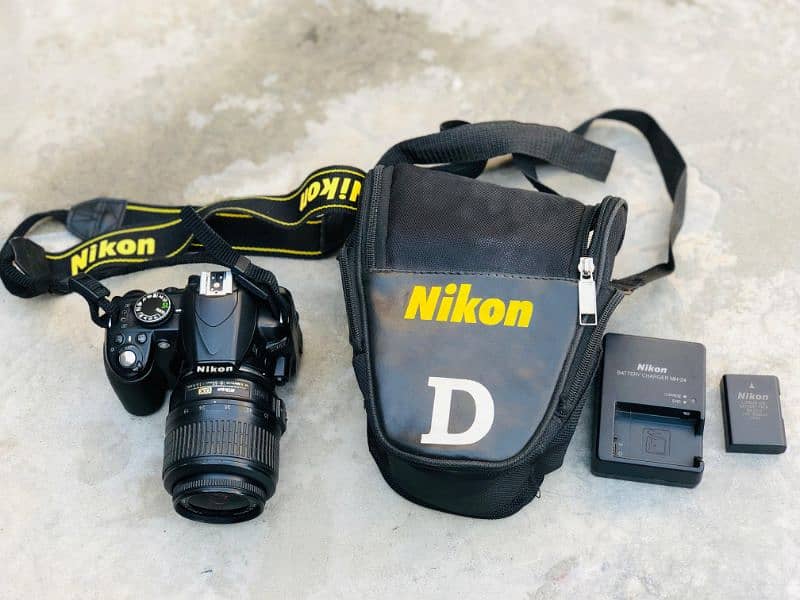 DSLR Nikon D3100 0