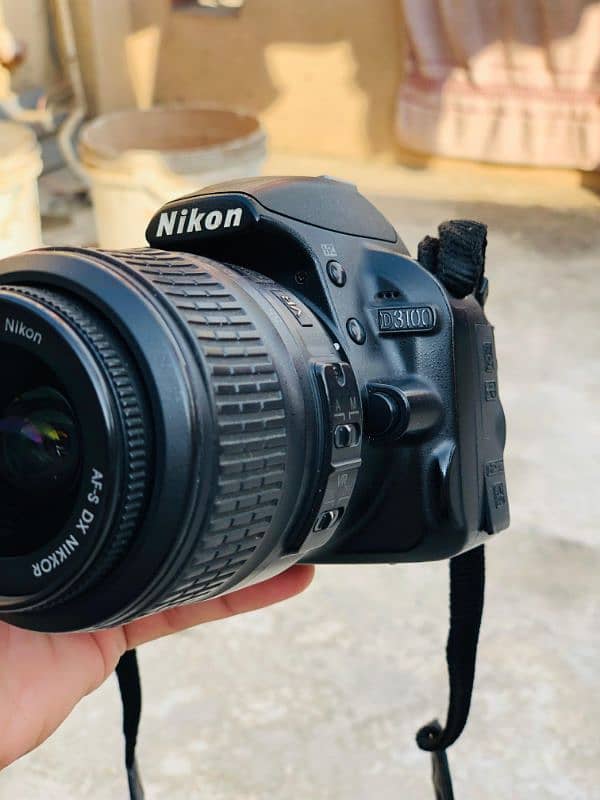 DSLR Nikon D3100 3