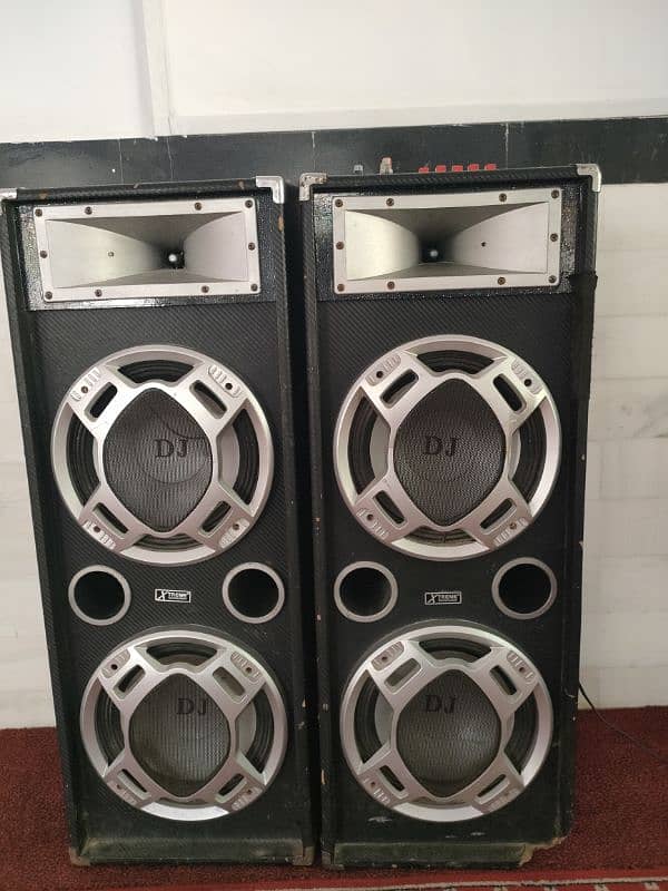 DJ brand speakers very great audio quality and very good sound range. 2