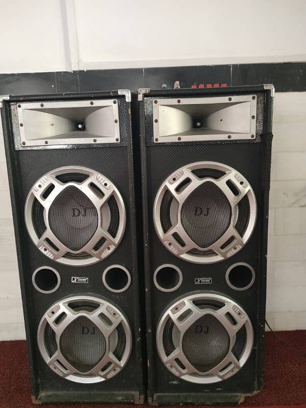 DJ brand speakers very great audio quality and very good sound range. 3