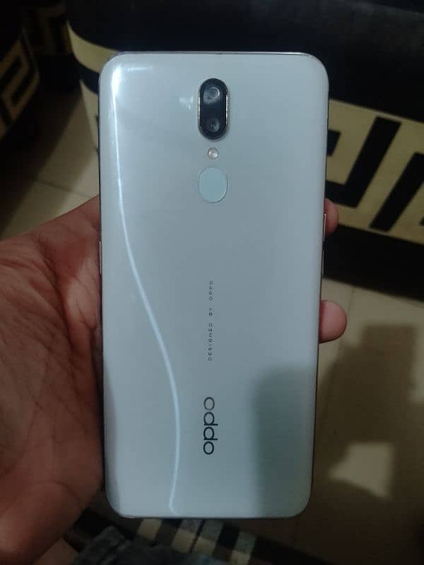 Oppo F11 8/256 0