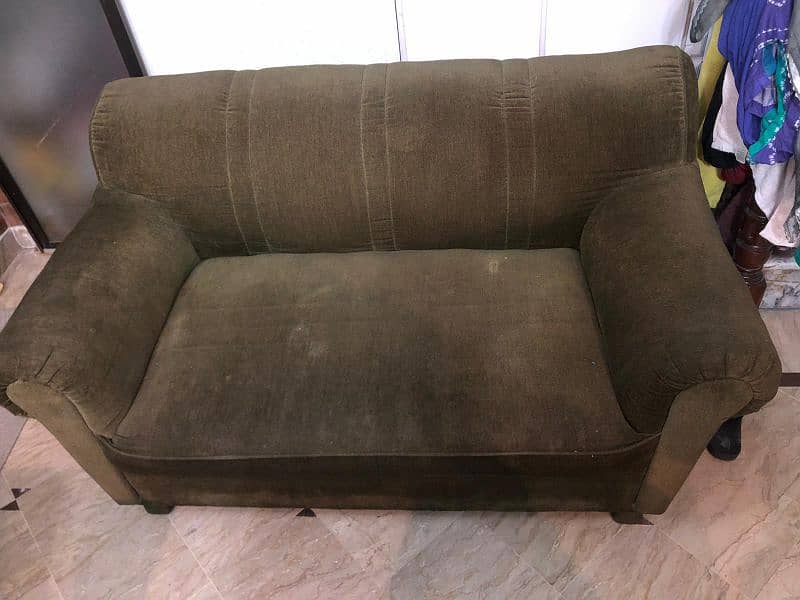 Good quality 2 seater and 3 seater sofa set. Green color. 0