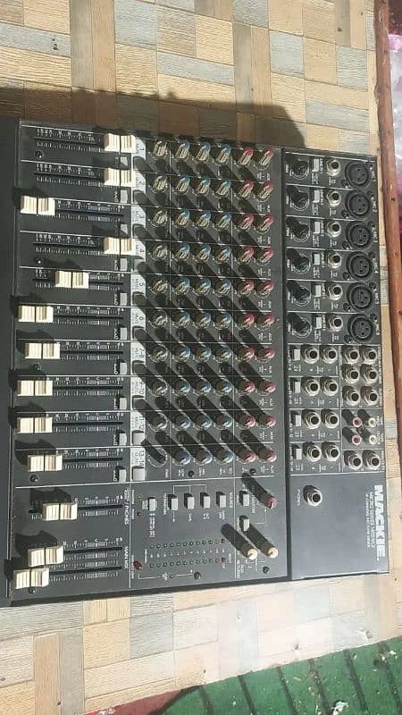 Mackie Micro Line mixer 14 channels 2