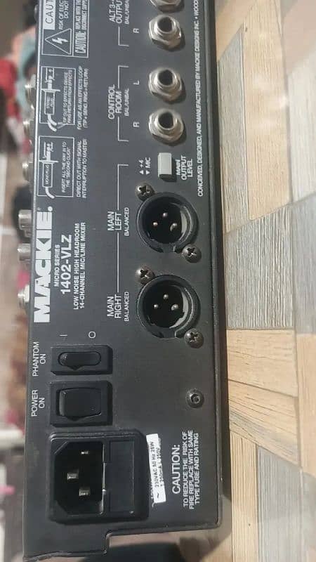 Mackie Micro Line mixer 14 channels 3