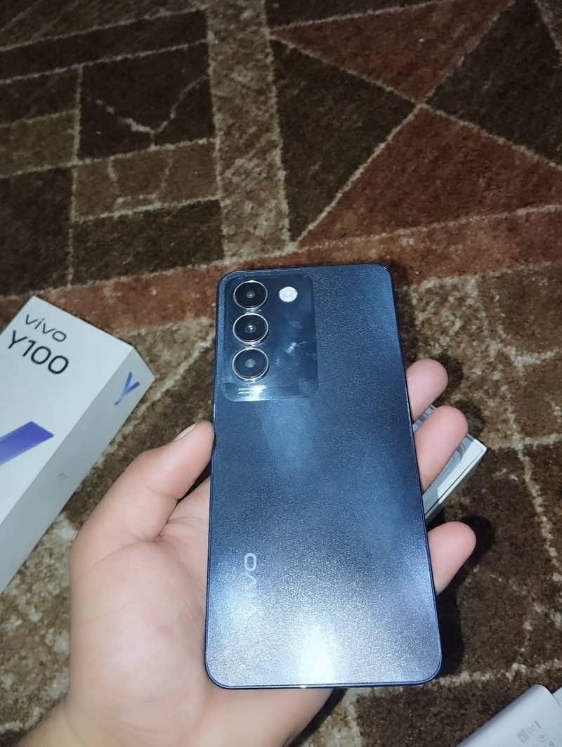 Vivo y 100 3