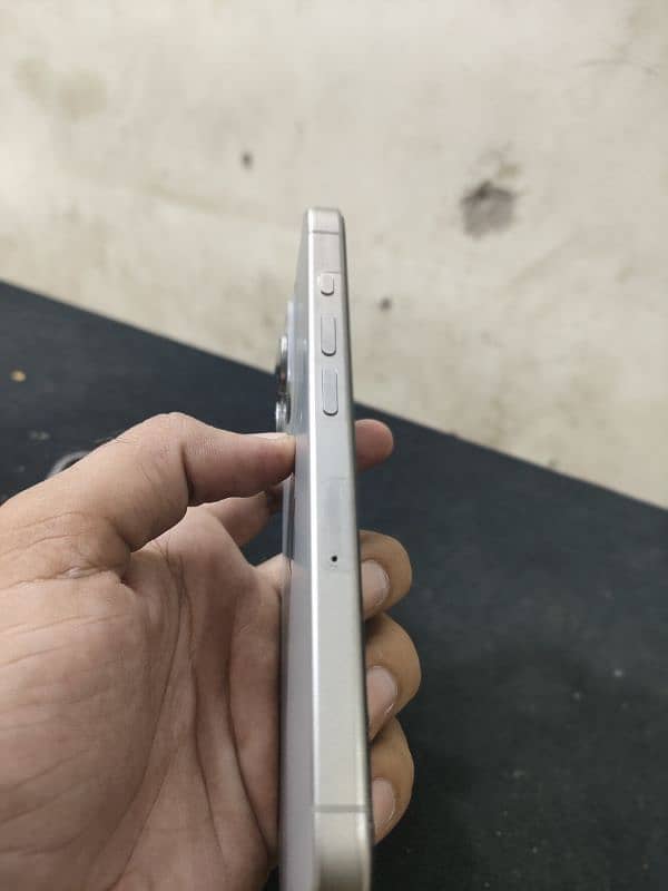 iphone 15 pro Natural Titanium 1