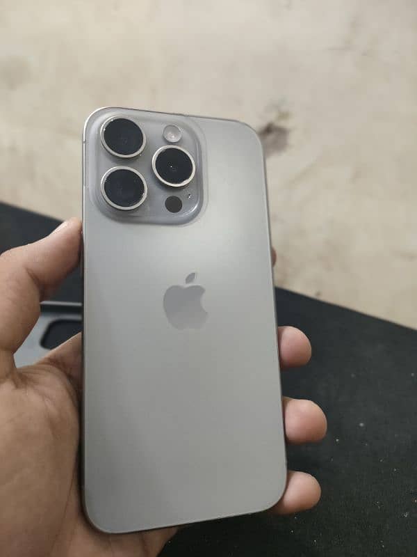 iphone 15 pro Natural Titanium 2